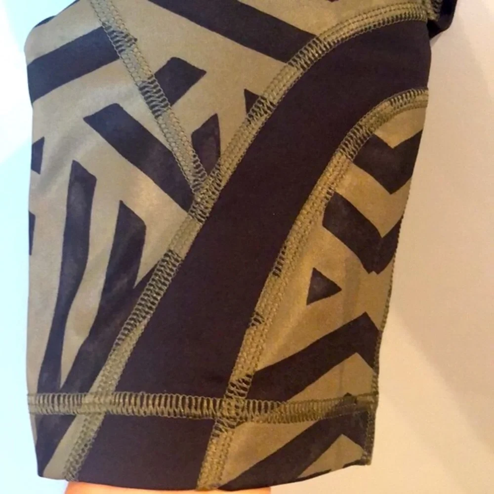 Lululemon run inspire crop leggings ll chevron size 6